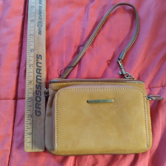 Nine West tan wristlet organizer, new with tags - Picture 6 of 6